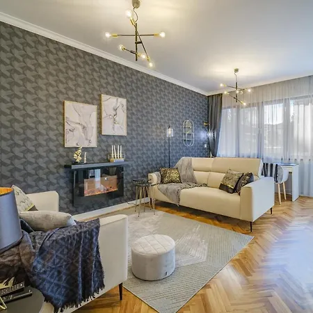 Golden Black Апартаменты *