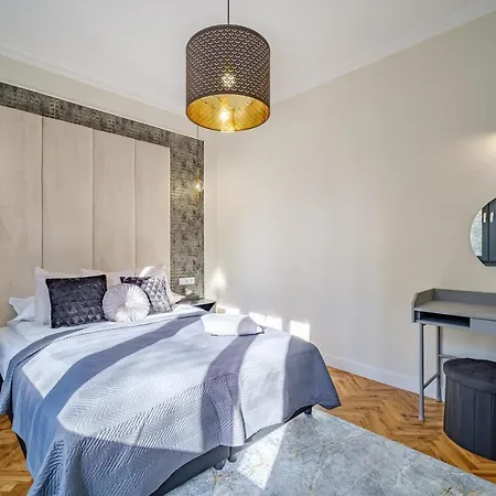 Daire Golden Black Burgaz