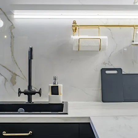 Golden Black Daire Burgaz